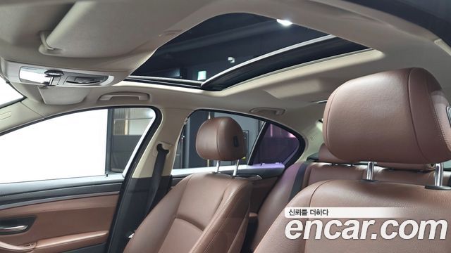 BMW 5-Series 2016 — photo 18