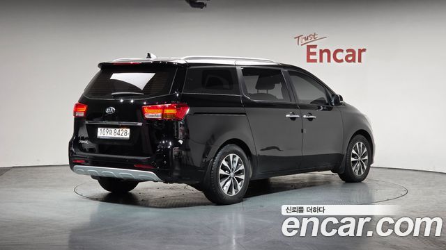 Kia Canival 2018 — photo 2