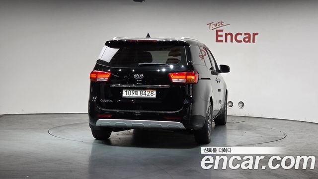 Kia Canival 2018 — photo 4