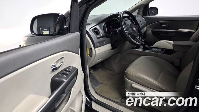 Kia Canival 2018 — photo 11