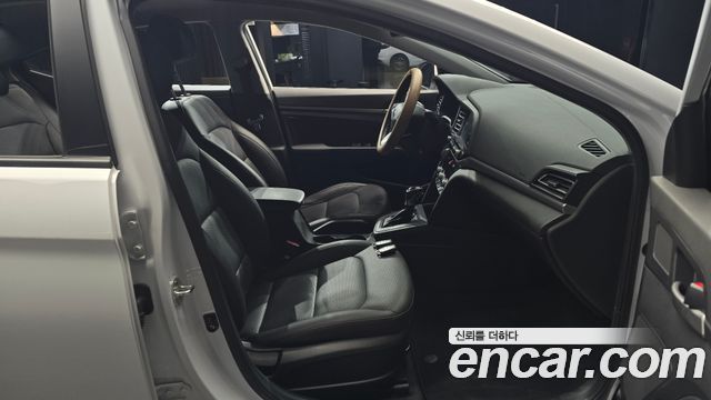 Hyundai AVANTE 2020 — photo 11