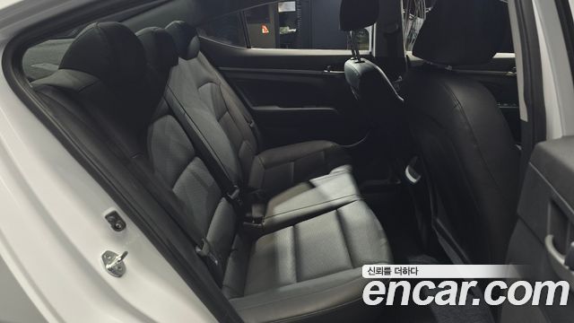 Hyundai AVANTE 2020 — photo 12