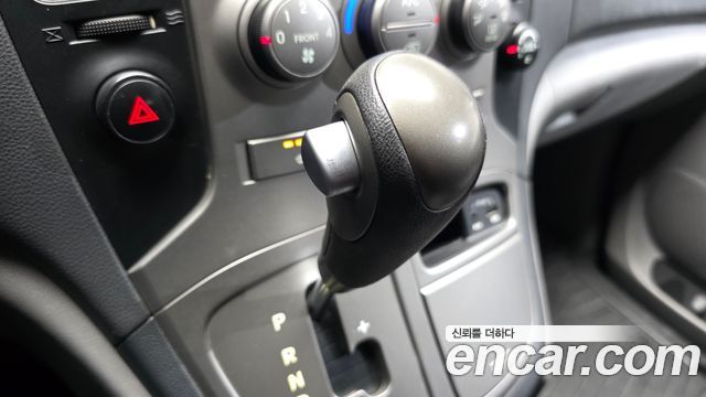 Hyundai Starex 2014 — photo 9