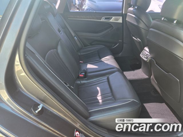Genesis G80 2018 — photo 13