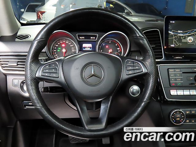 Mercedes-Benz GLE-Class 2016 — photo 9