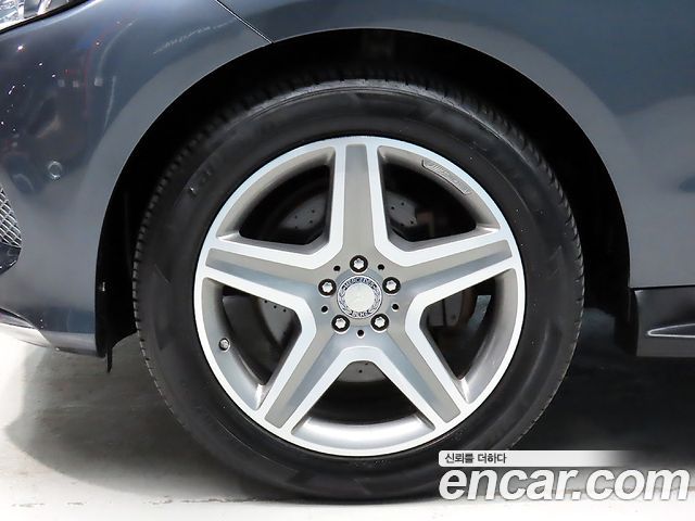 Mercedes-Benz GLE-Class 2016 — photo 20