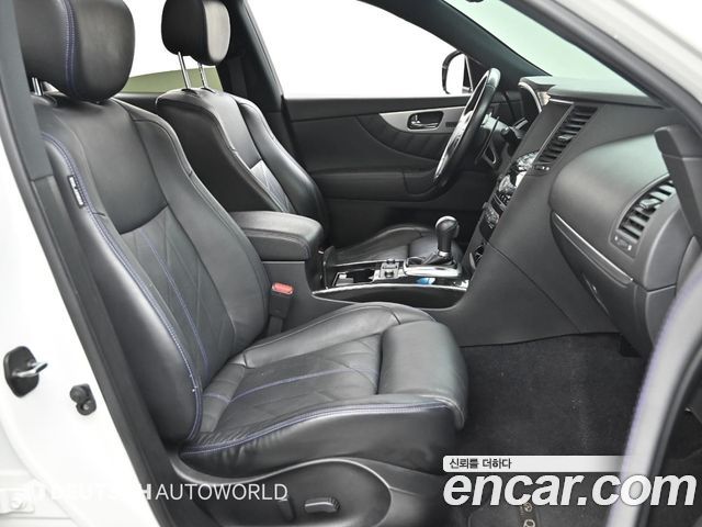 Infiniti QX70 2017 — photo 10