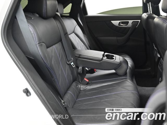 Infiniti QX70 2017 — photo 12