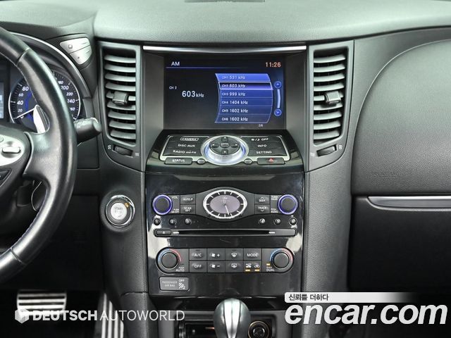 Infiniti QX70 2017 — photo 14