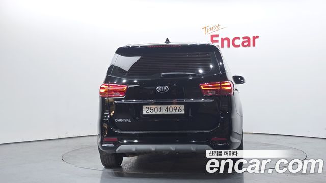 Kia Canival 2019 — photo 4