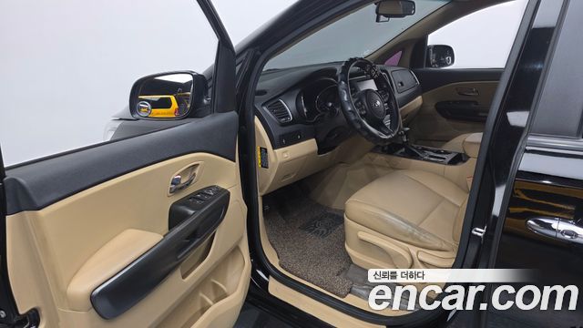 Kia Canival 2019 — photo 11