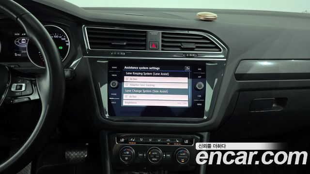 Volkswagen Tiguan 2020 — photo 14