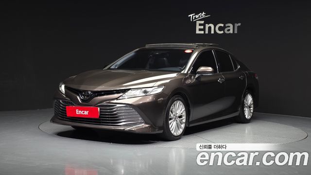 Toyota Camry 2019 — photo 1
