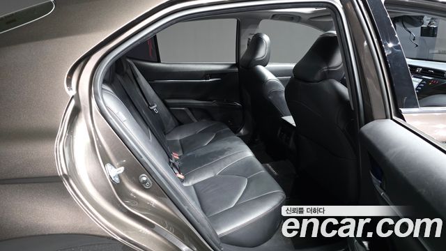 Toyota Camry 2019 — photo 12