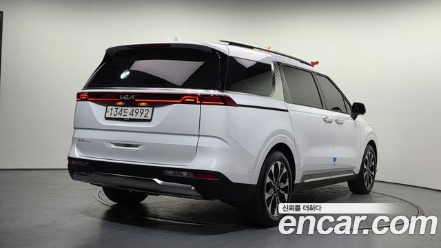 Kia Canival 2023 — photo 2