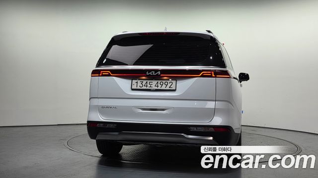 Kia Canival 2023 — photo 4
