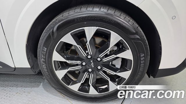 Kia Canival 2023 — photo 5
