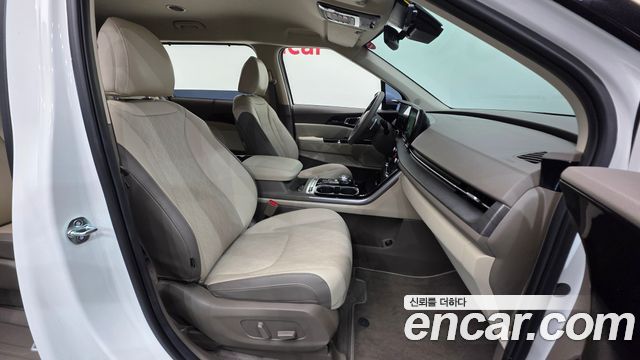 Kia Canival 2023 — photo 10