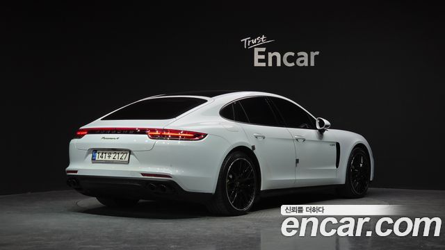Porsche Panamera 2020 — photo 2