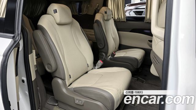 Kia Canival 2021 — photo 12