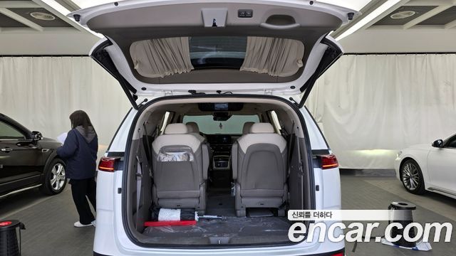 Kia Canival 2021 — photo 20