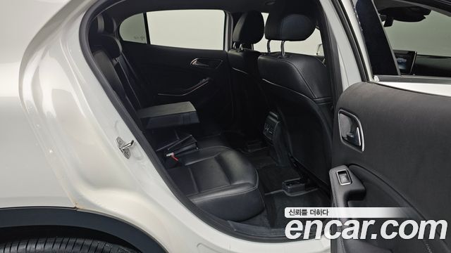 Mercedes-Benz GLA-Class 2019 — photo 12
