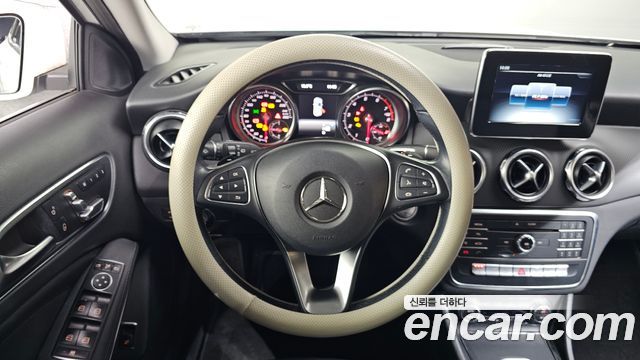 Mercedes-Benz GLA-Class 2019 — photo 13