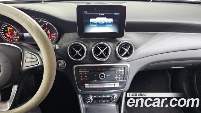 Mercedes-Benz GLA-Class 2019 — photo 16