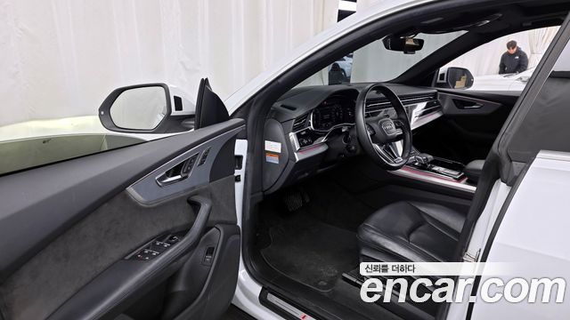 Audi Q8 2020 — photo 10