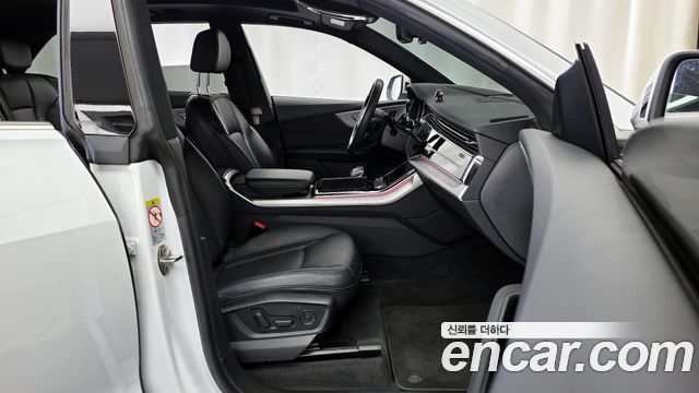 Audi Q8 2020 — photo 11