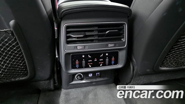 Audi Q8 2020 — photo 19