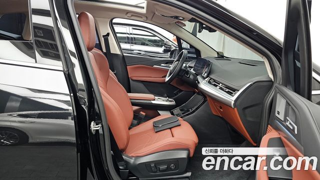 BMW 2-Series 2026 — photo 11