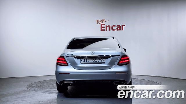 Mercedes-Benz E-Class 2017 — photo 4
