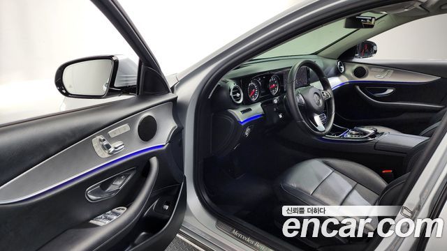 Mercedes-Benz E-Class 2017 — photo 10