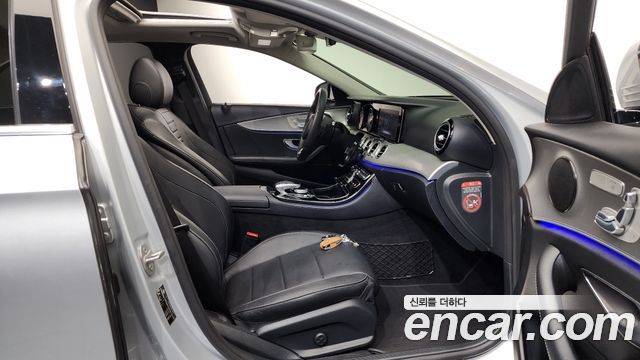 Mercedes-Benz E-Class 2017 — photo 11