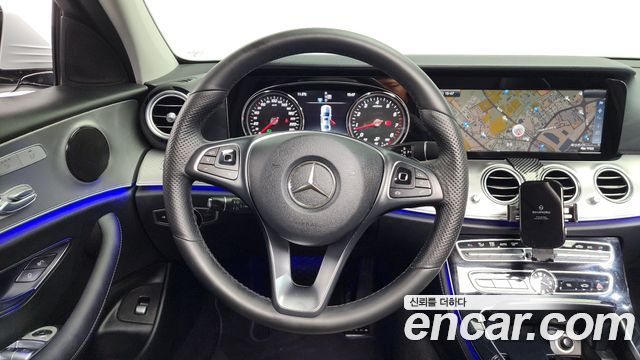 Mercedes-Benz E-Class 2017 — photo 13