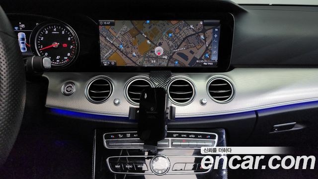 Mercedes-Benz E-Class 2017 — photo 14