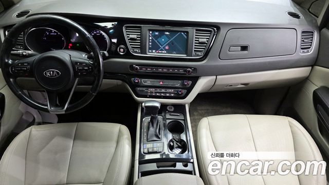 Kia Canival 2018 — photo 7