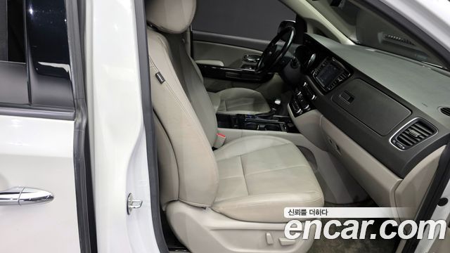 Kia Canival 2018 — photo 12