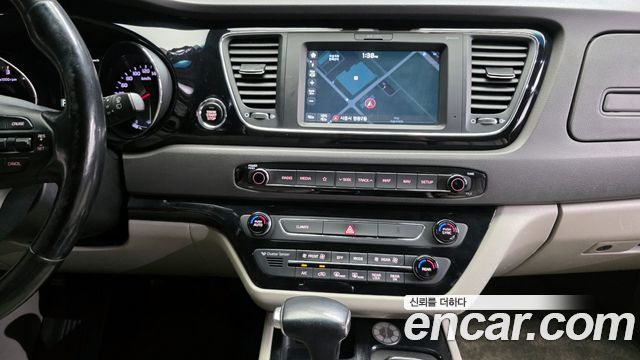 Kia Canival 2018 — photo 17