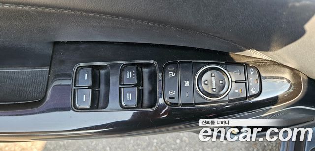 Kia K7 2018 — photo 11