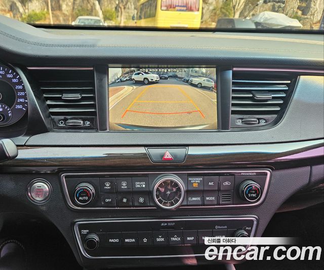 Kia K7 2018 — photo 15