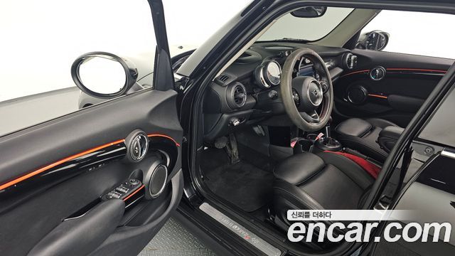 Mini Cooper 2019 — photo 11
