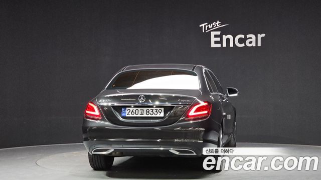Mercedes-Benz C-Class 2020 — photo 4