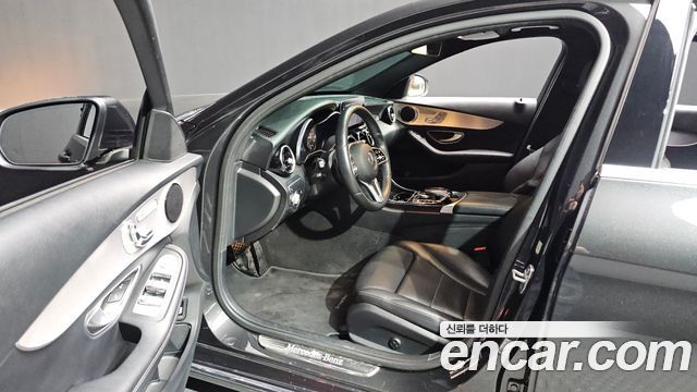 Mercedes-Benz C-Class 2020 — photo 10