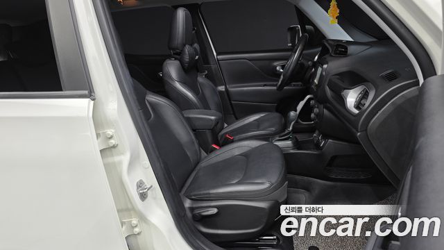 Jeep Renegade 2018 — photo 11