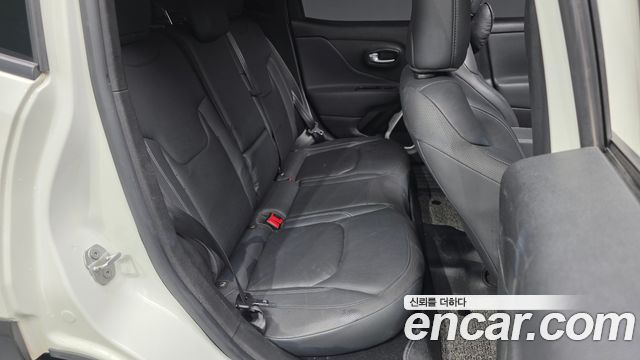 Jeep Renegade 2018 — photo 12