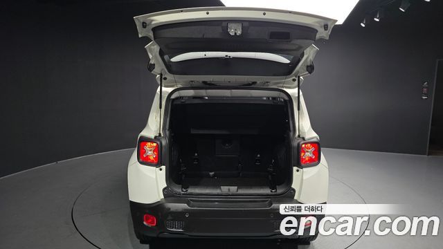 Jeep Renegade 2018 — photo 20