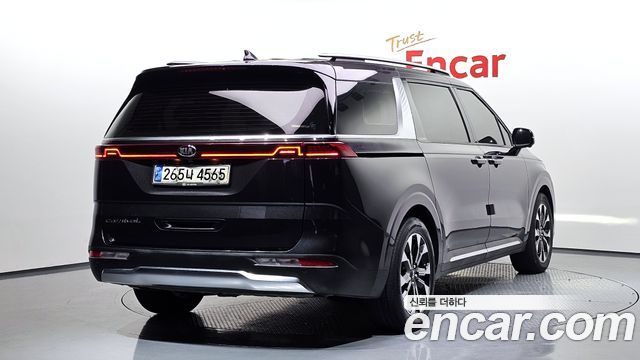 Kia Canival 2021 — photo 2
