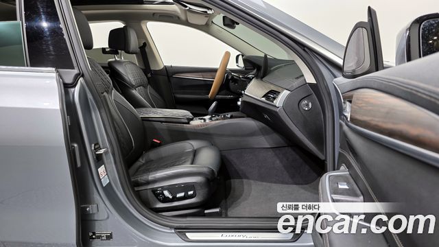 BMW Gran Turismo 2023 — photo 10